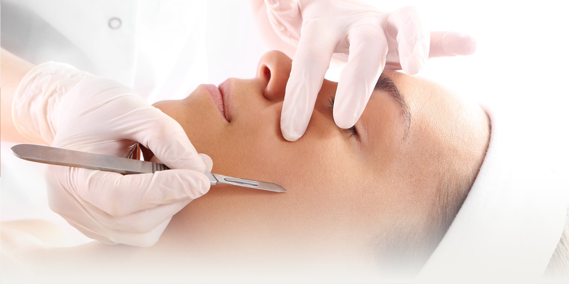 All About Dermaplaning – Hot Skincare Trend!