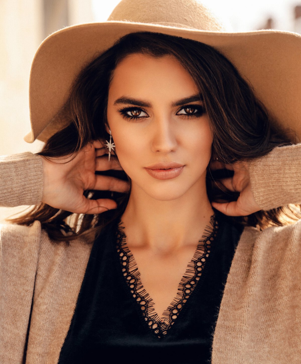 San Jose Mole Removal model with tan hat