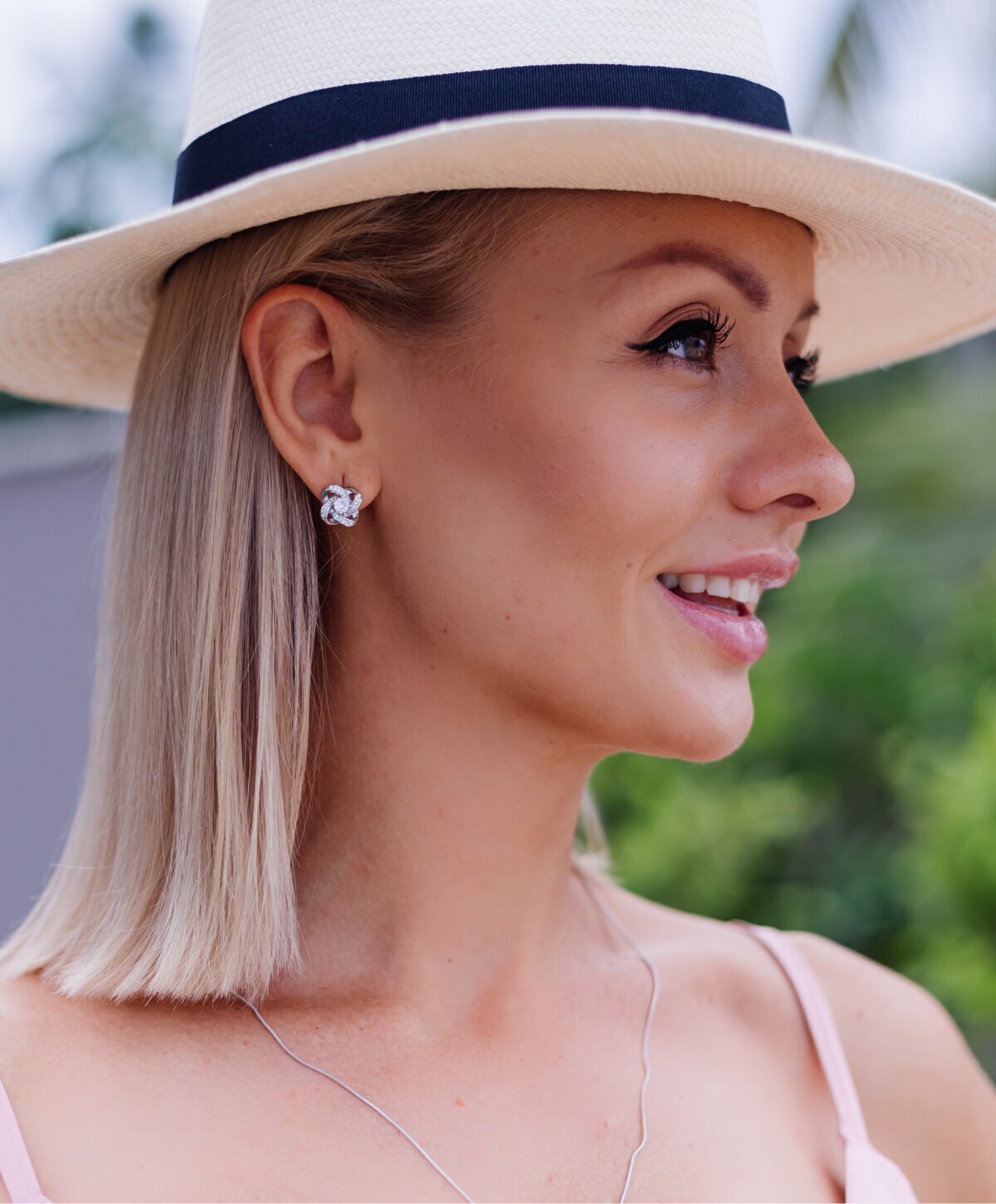 San Jose & Palo Alto rosacea model with tan hat