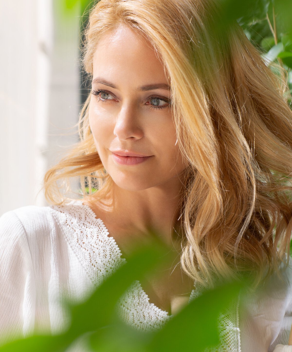 San Jose & Palo Alto Fractional Resurfacing model with blonde hair